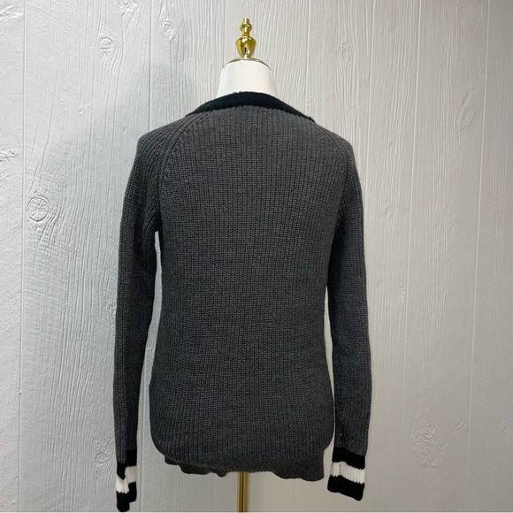 V Neck Sweater Varsity Style - Picture 6 of 9